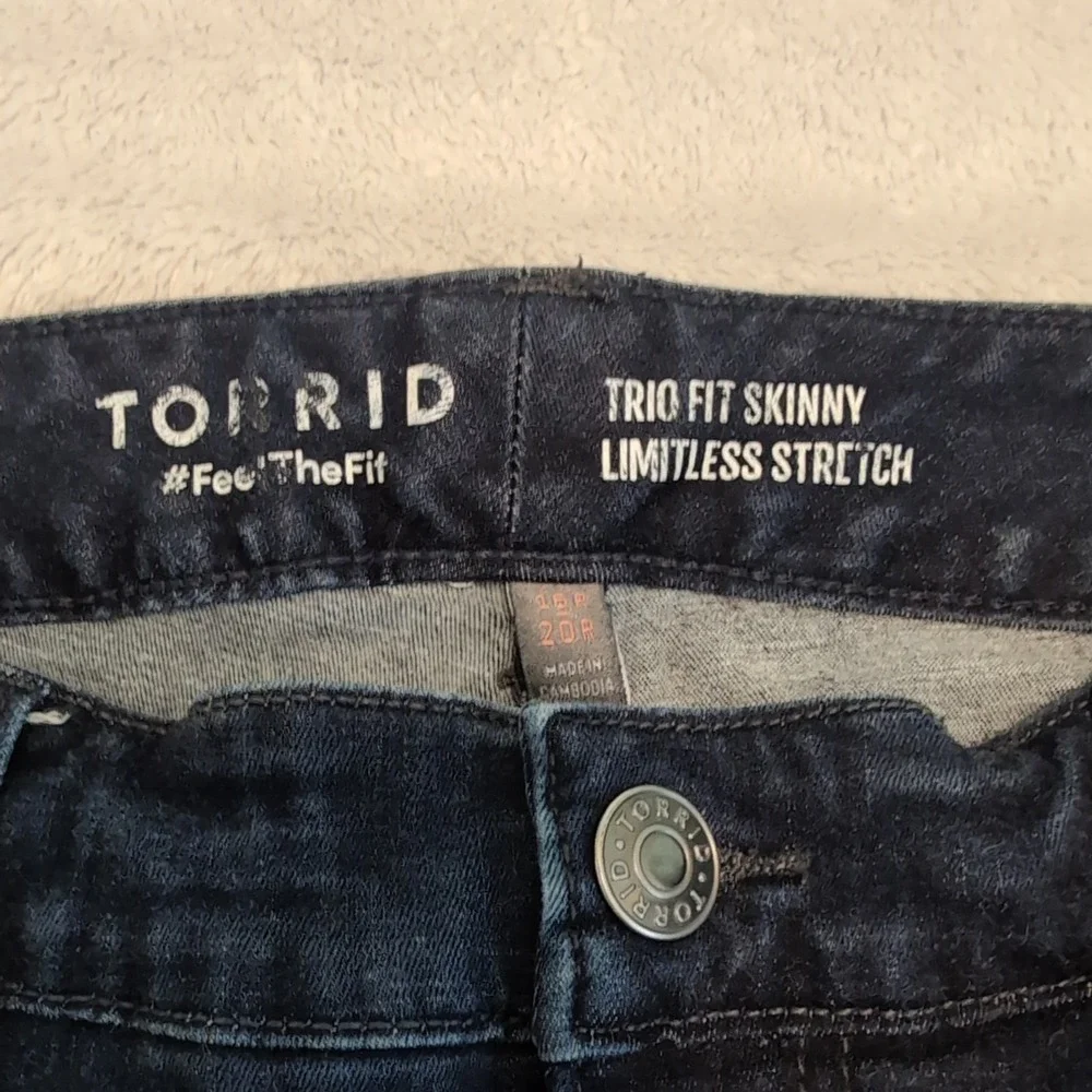 Torrid Trio Fit Skinny Limitless Stretch jeans 16R/20R
